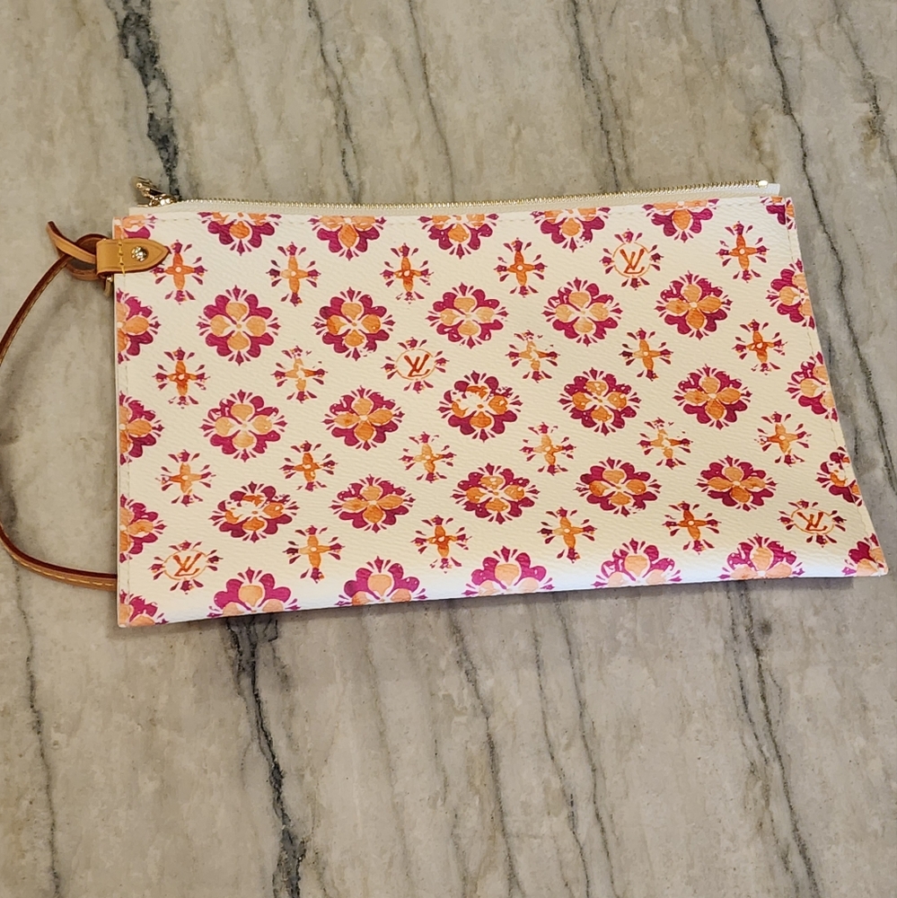 Louis vuitton neverfull mm pouchette. From the 2024 by the pool collection.